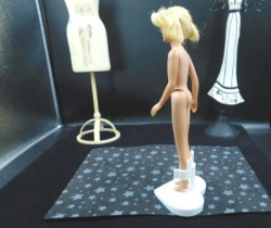 lt blonde skooter nude side